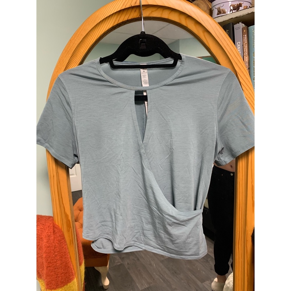 Lululemon keyhole wrap tee